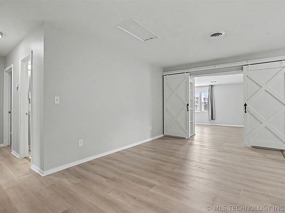 4th image of 901 W Galveston St
