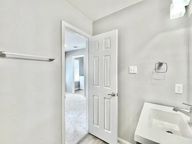 1812 Lost Maples Loop — Photo 30