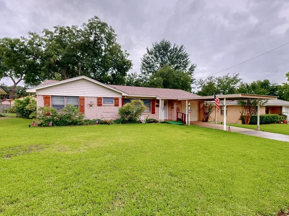 406 Carolyn Dr, Garland, TX 75041
