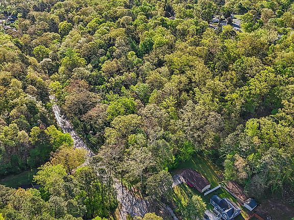 3rd image of 1018 Shallowford Rd