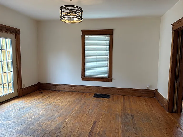 612 Superior St — Photo 6