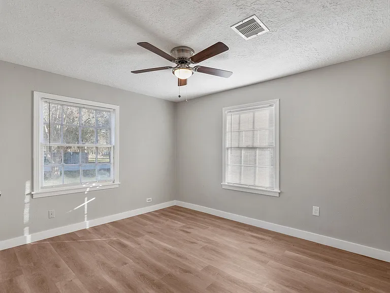 1330 Leaman Ave — Photo 10