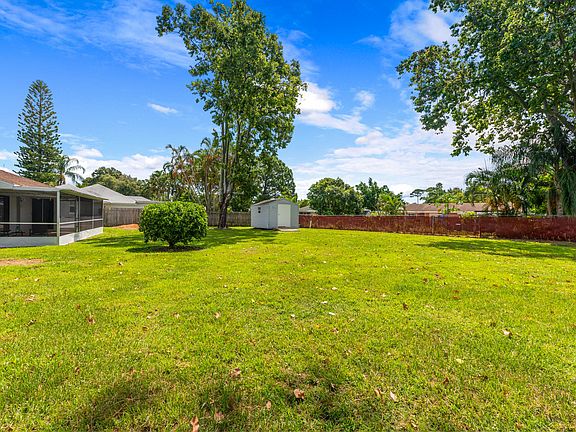 4th image of 322 NE Brasher Court