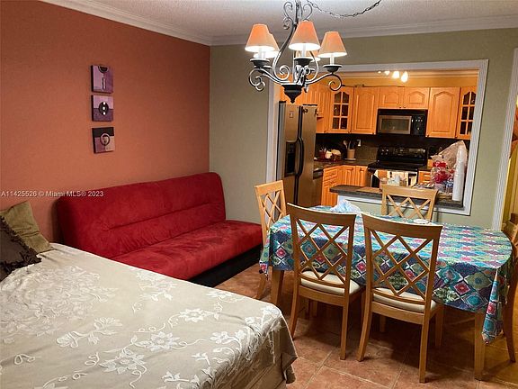 3rd image of 18011 Biscayne Blvd APT 1203