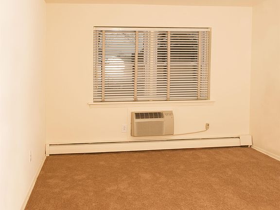 3rd image of 215 E Main St #80-01-3L