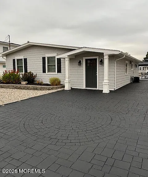 328 Maria Dr — Photo 2