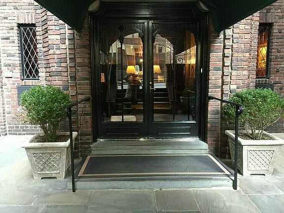 2nd image of 10 Mitchell Pl APT 6G