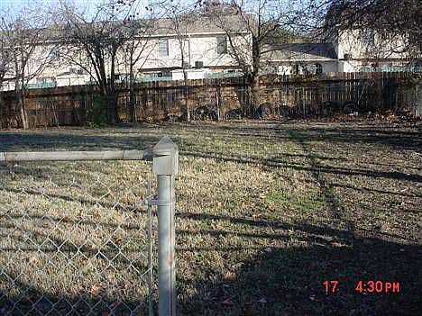 2nd image of 209 Allen St