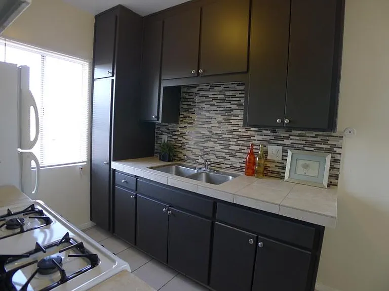 514 Grand Ave #D — Photo 8