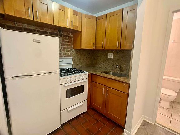 3rd image of 1369 1st Ave #2DD