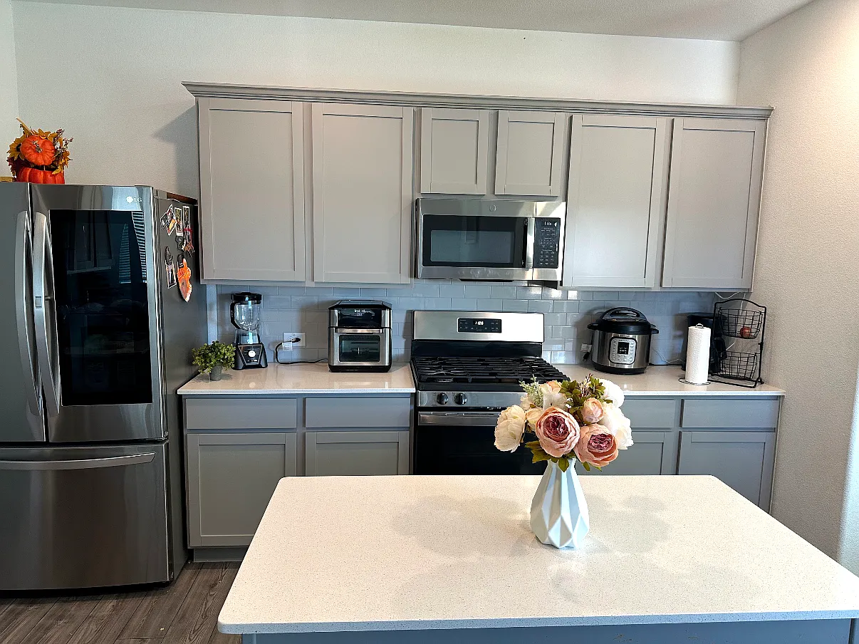 4 bed, 1990 sqft, $2,400 — Photo 3