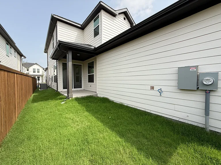 7033 Lathrop Ln — Photo 21