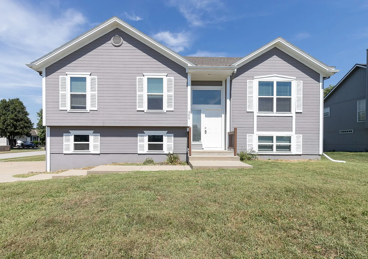Home in Raymore 4 Bed 2 Baths — Photo 1
