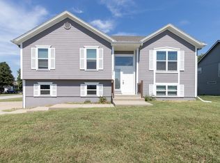 502 Sunny Ln, Raymore, MO 64083