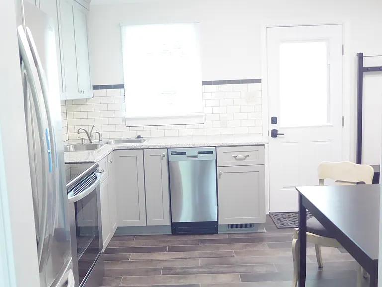 211 N Bigby Dr — Photo 3