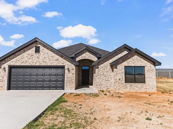 1611 Quanah Parker St, Plains, TX 79355