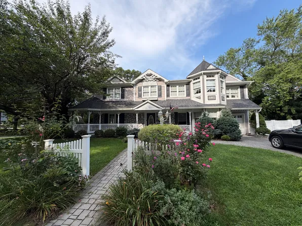 24 Arlington Ave, Saint James, NY 11780