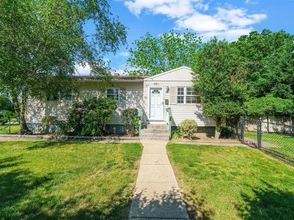 181 Hubbards Path, West Babylon, NY 11704