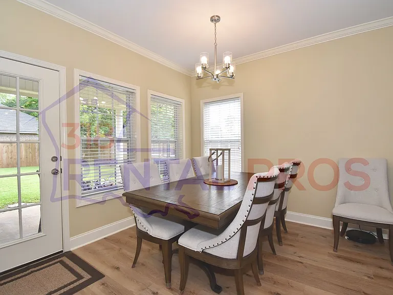 1119 Lisa Ln — Photo 10