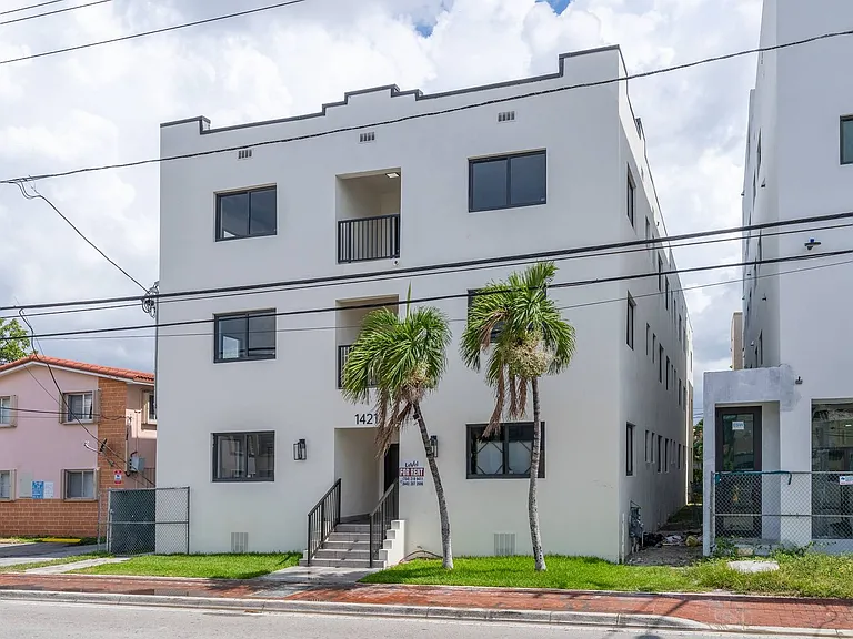 newly renovated in Little Havana! 1/1 $1,800/m & 2/1 $2,000/m, remodelados en Little Havana. — Photo 27
