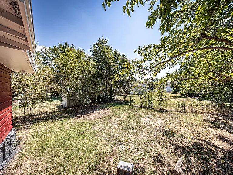 2408 NW Ozmun Ave — Photo 26