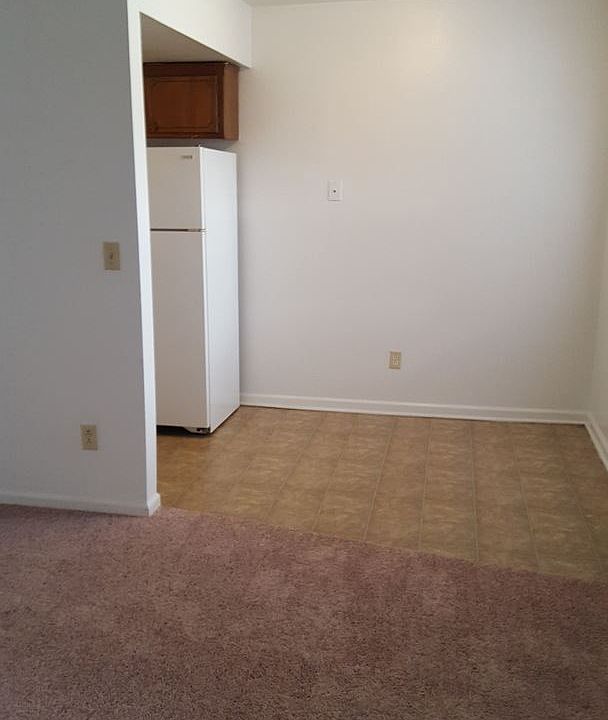 2nd image of 1601 Fresno St APT 17