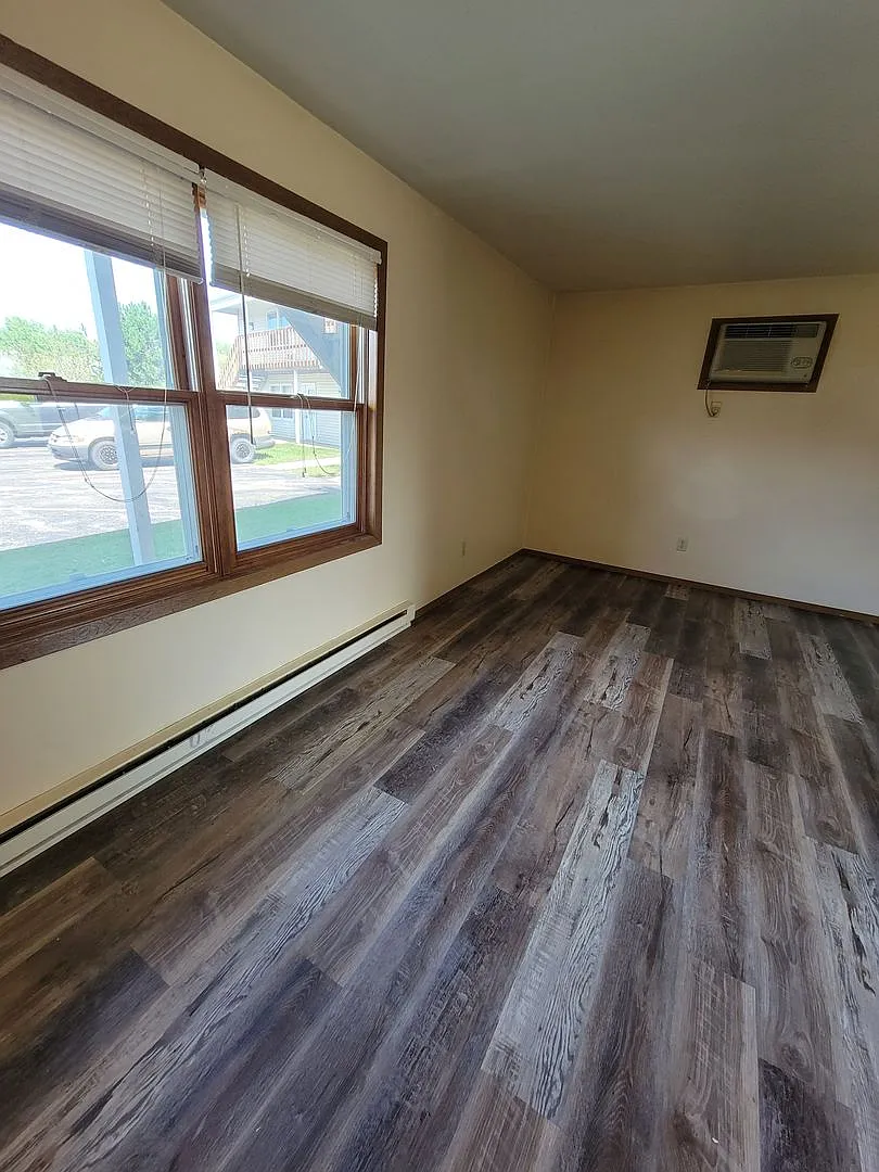 542 Bronson Rd — Photo 2