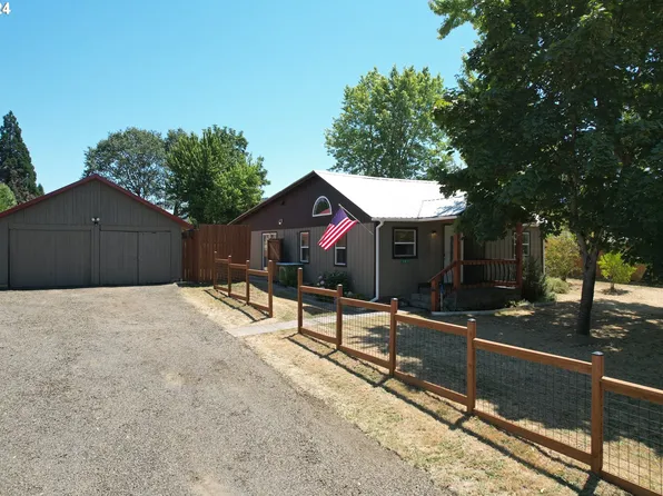 30 SE Darrell Ave, Winston, OR 97496