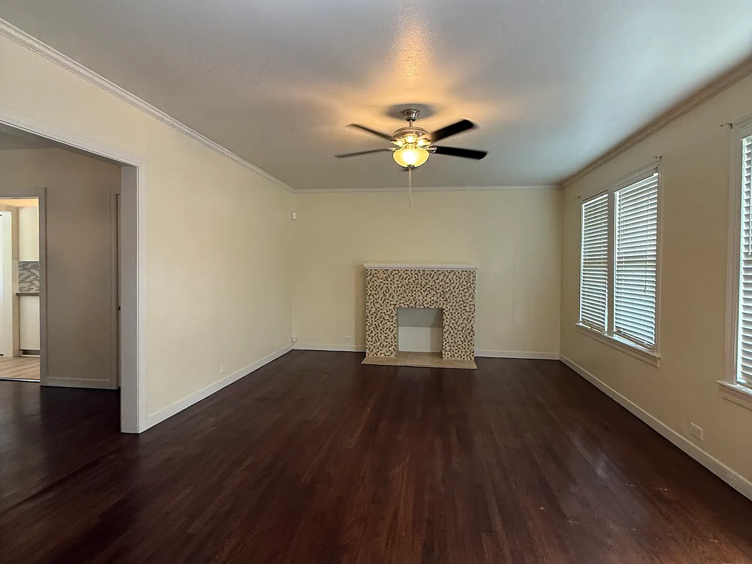 1 bed, 987 sqft, $1,150 — Photo 4