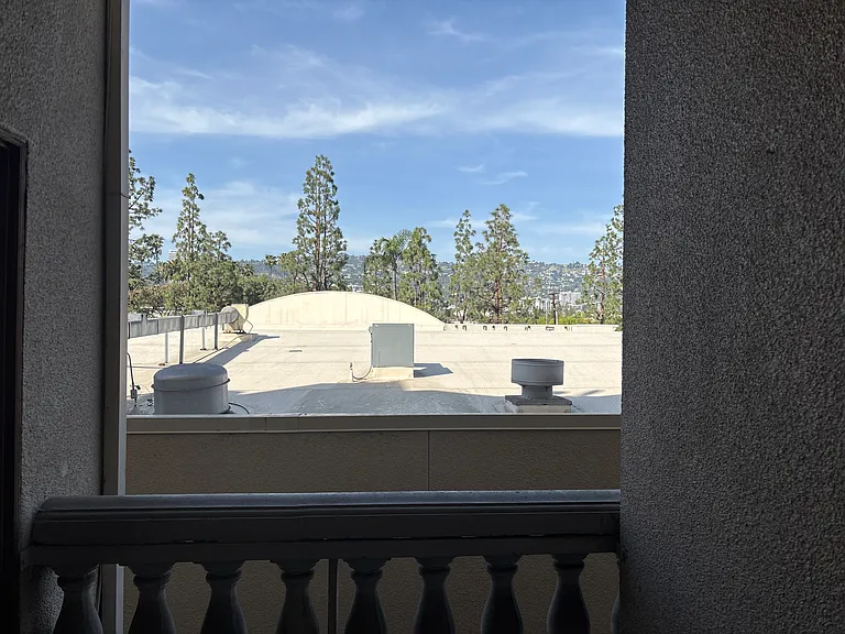 Chateau Beverly — Photo 10