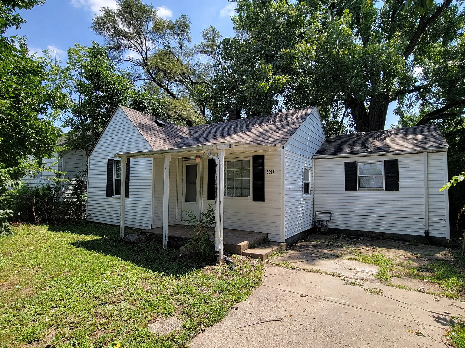 3 bed, 2.0 bath, $925 — Photo 1