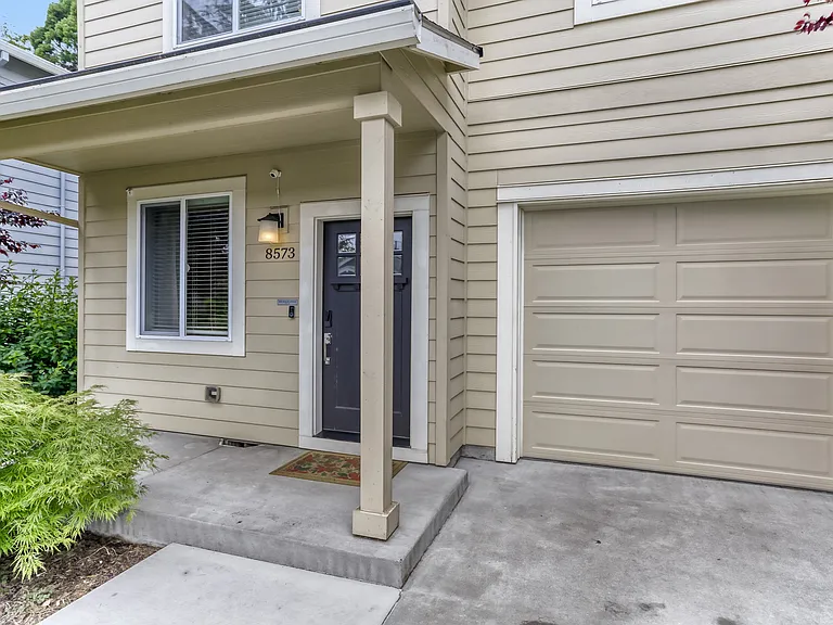 8573 SE Gray St — Photo 4
