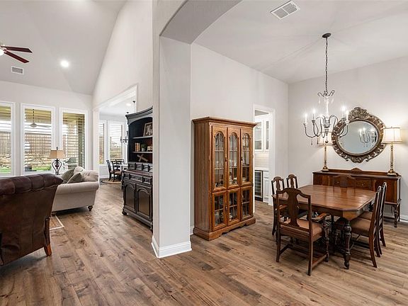 3rd image of 3110 Belmont Way