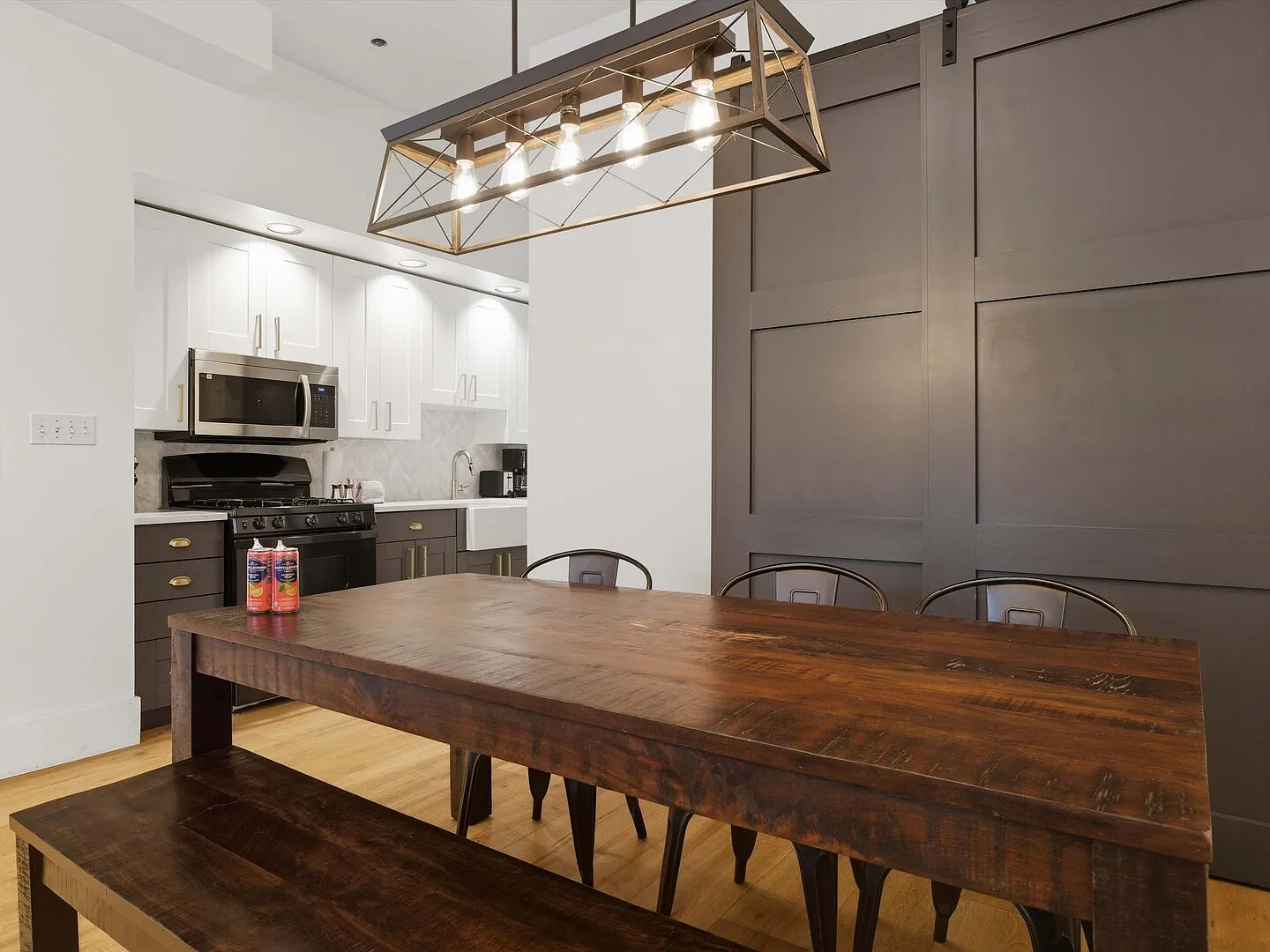 Modern 1BR Near Historic Logan Circle — Photo 4