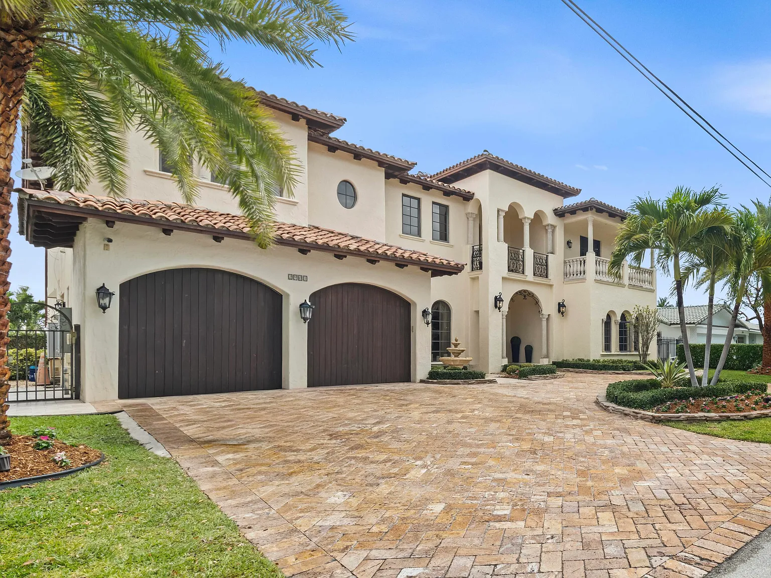 5 bed, 7.0 bath, 6322 sqft, $35,000 — Photo 3