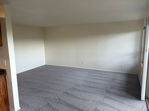 4th image of 2516 14th Ave W #105