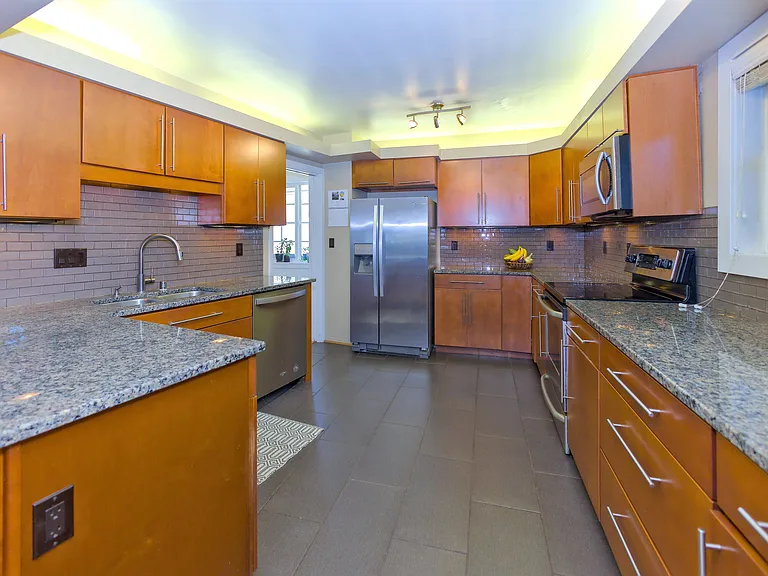 1027 W 29th Ave — Photo 9