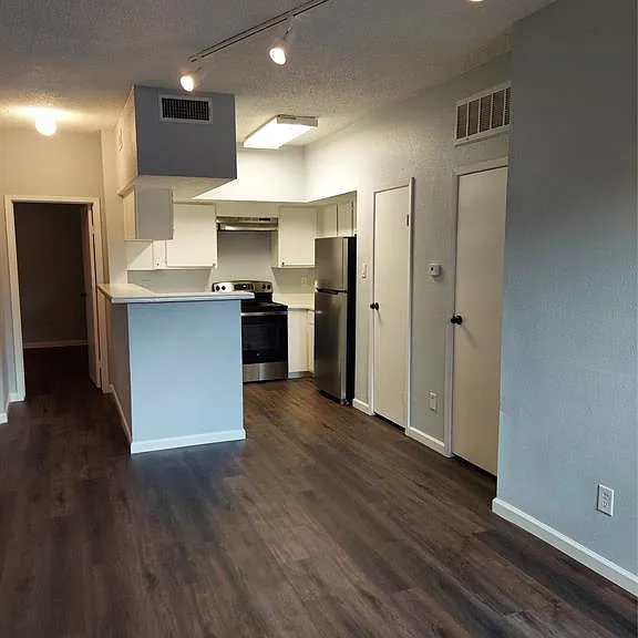 10855 Meadowglen Ln #1108 — Photo 1