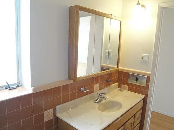 4th image of 139 Parker Ave APT 1