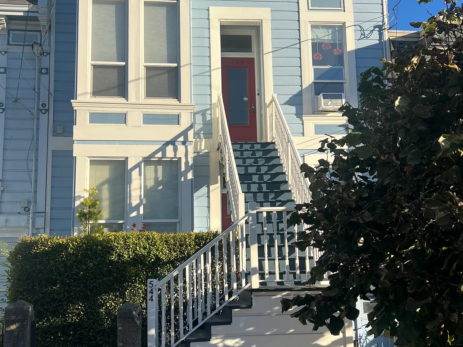 Studio, 650 sqft, $3,300 — Photo 1