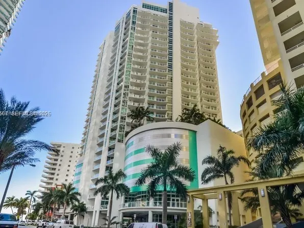218 SE 14th St, Miami, FL
