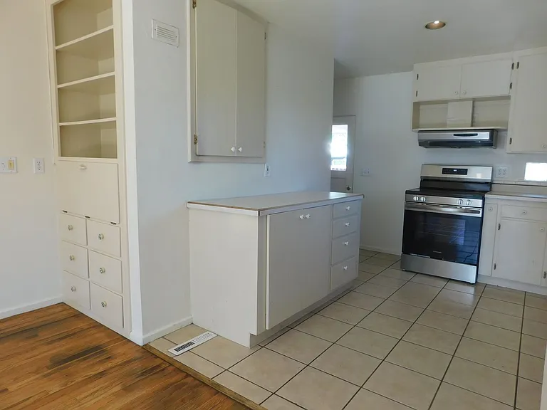 941 Walnut Ave — Photo 6
