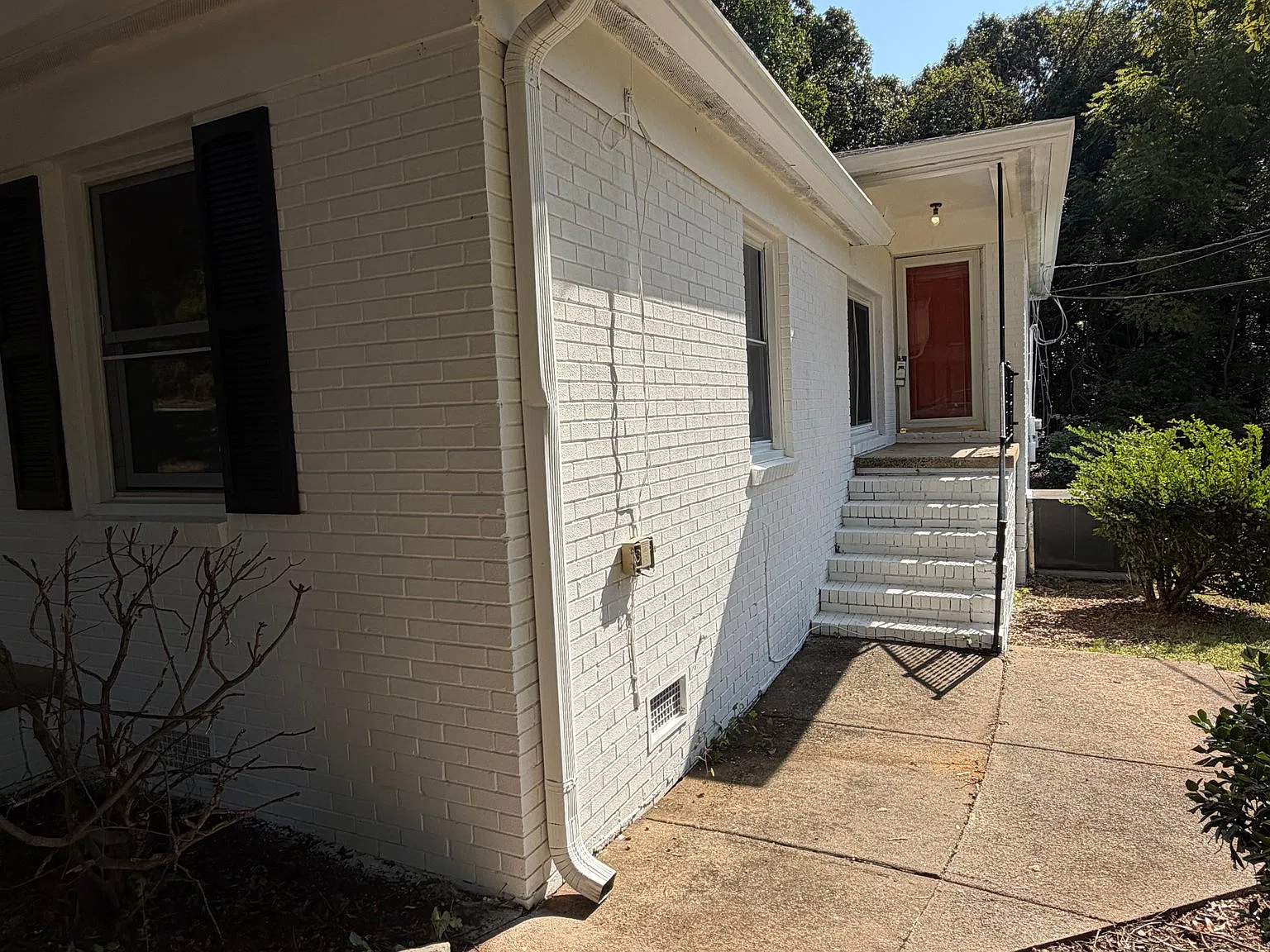 3110 Capitol Dr — Photo 3