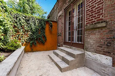 Rented by Dixon Advisory USA Inc.