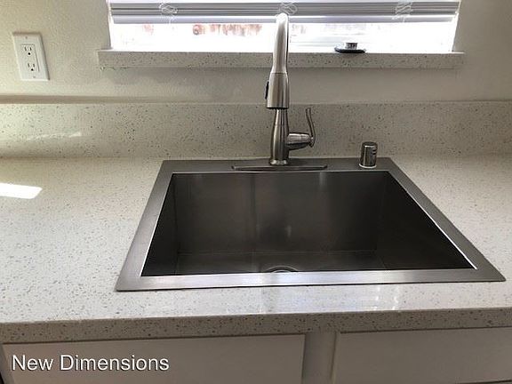 4th image of 3945 Pheasant Dr Unit 5