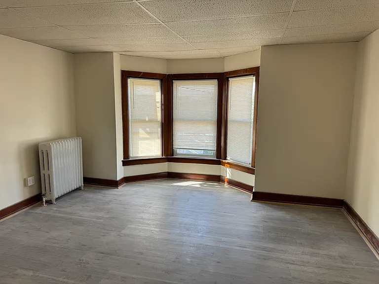 581 Guilford St — Photo 2