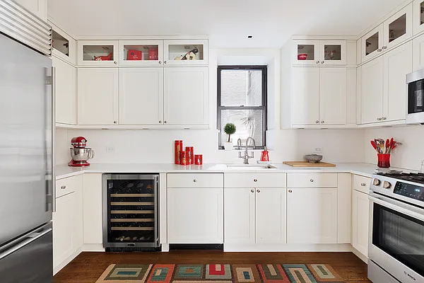 Rented by Mann Maurice A | media 27