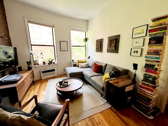 2nd image of 156 W 74th St APT 3B