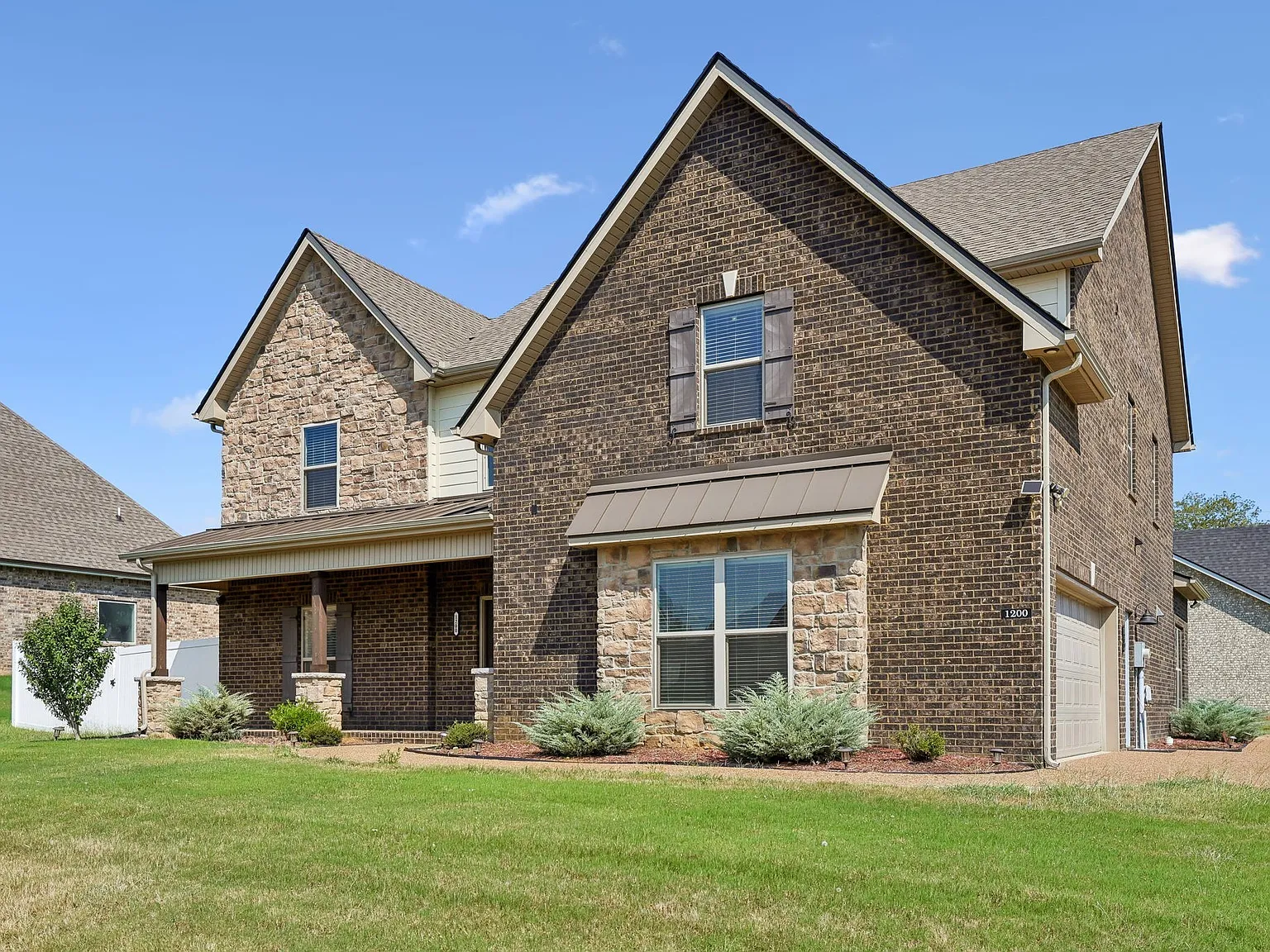 5 bed, 3.5 bath, 3152 sqft, $4,200 — Photo 3