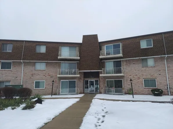 3240 N Manor Dr APT 224, Lansing, IL 60438